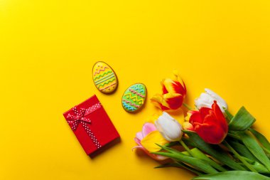 Lale ve Paskalya Kurabiye buketi 