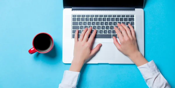 Young woman with notebook — Stock Photo, Image