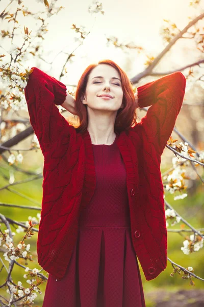 Portret van een jonge vrouw — Stockfoto