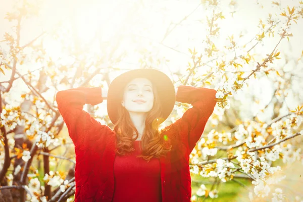 Portret van een jonge vrouw — Stockfoto