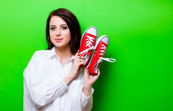 Retrato de mujer joven con zapatos de goma —  Fotos de Stock