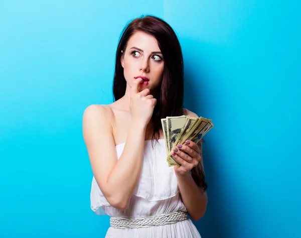 Πορτρέτο της νεαρής γυναίκας με χρήματα — Φωτογραφία Αρχείου