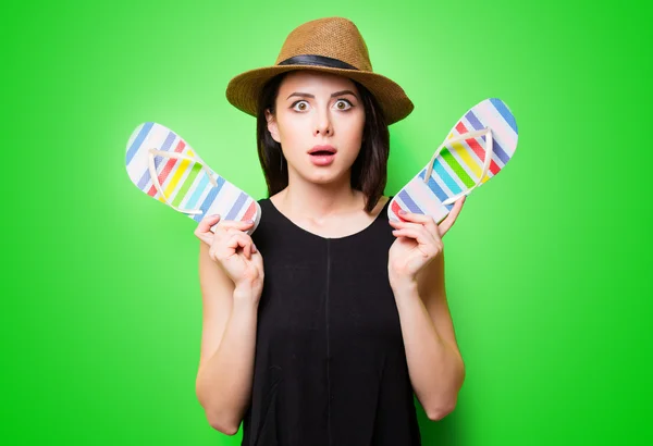 Retrato de la joven con sandalias —  Fotos de Stock