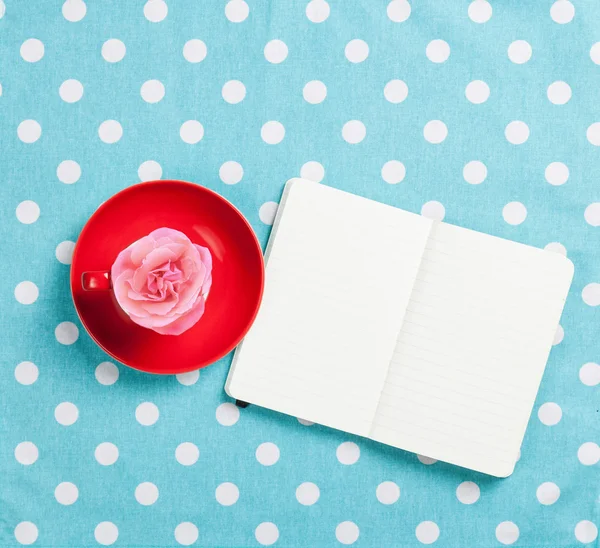 Xícara de café e caderno — Fotografia de Stock