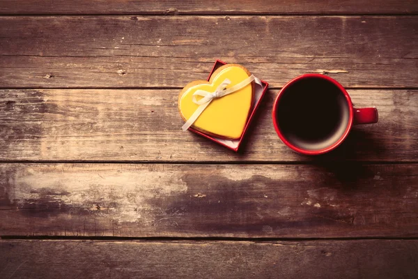 Xícara de café e biscoito na caixa — Fotografia de Stock