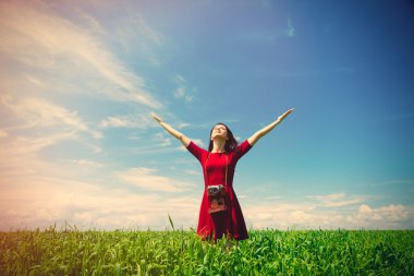 Kameralı genç kadın.