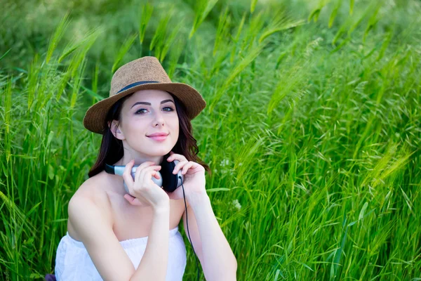 Young woman with earphones — Stock Photo, Image