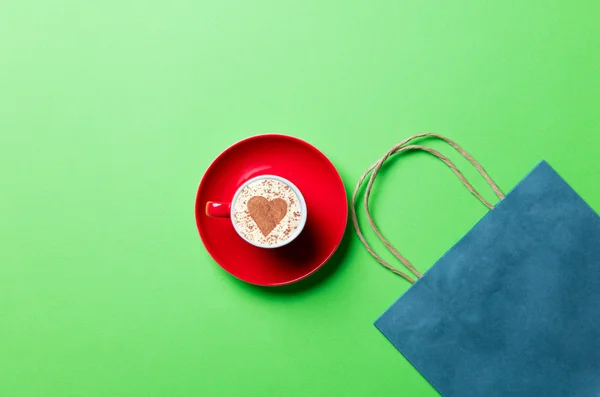 Cup and shopping bag — Stock Photo, Image