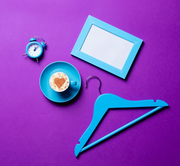 Cup, hange, clock and photo frame — Stock Photo, Image