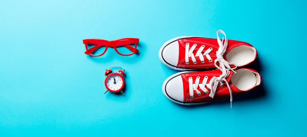 Gafas, reloj y zapatos de goma — Foto de Stock