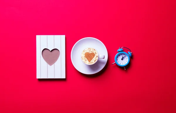 Cup, postcard and clock — Stock Photo, Image