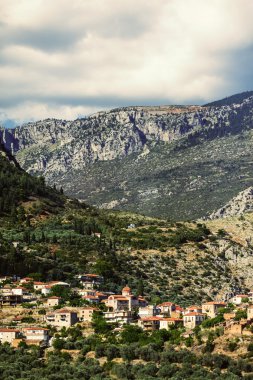  dağ zemin üzerine güzel bir şehir