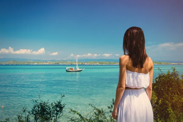 Jeune femme en Grèce — Photo