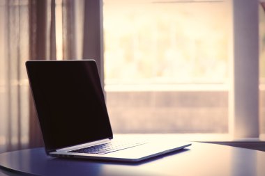  Laptop ve m-cüzdanla yerleştirin