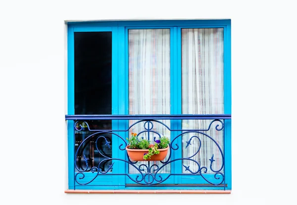Красивый синий балкон — стоковое фото
