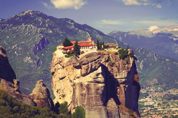 Beautiful building on Meteora tock — Stock Photo, Image