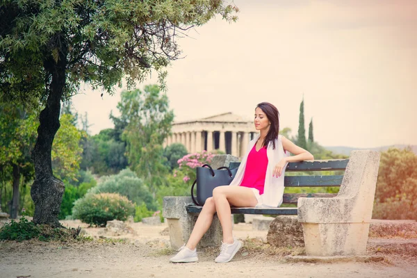 Mladá žena v Řecku — Stock fotografie