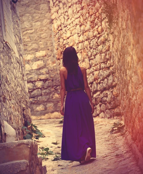 Νεαρή γυναίκα στην Ελλάδα — Φωτογραφία Αρχείου