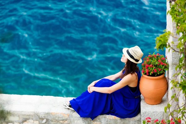 Young woman in Greece — Stock Photo, Image