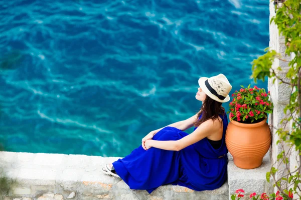 Mujer joven en Grecia —  Fotos de Stock