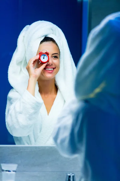 Jonge vrouw in spa — Stockfoto