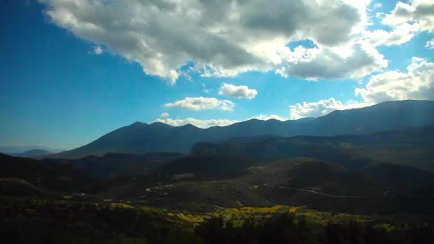 Conduire le long d'une route de montagne — Video