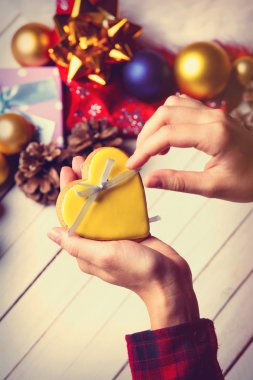 bir çerez holding eller