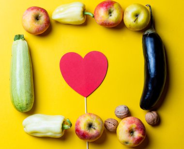 taze sebzeler, fındık, meyve 