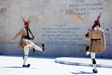  Gardiyanlar bir palace yakınındaki görüntüleyin