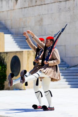  Gardiyanlar bir palace yakınındaki görüntüleyin