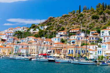  Güzel şehir Poros kıyısında görüntülemek