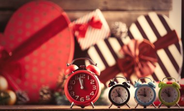 renkli çalar saatler