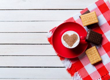 Bir fincan kahve ve kurabiye.