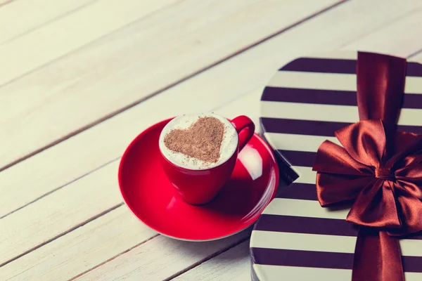 Cup of coffee and gift — Stock Photo, Image