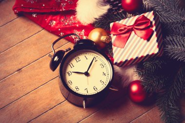 Saat ve yılbaşı süsleri