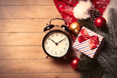 Saat ve yılbaşı süsleri