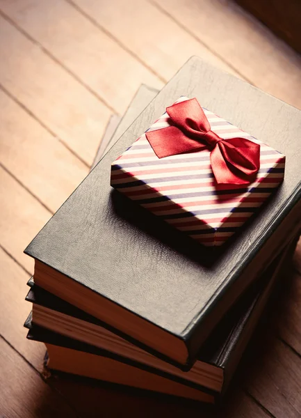 Cadeau en boeken — Stockfoto