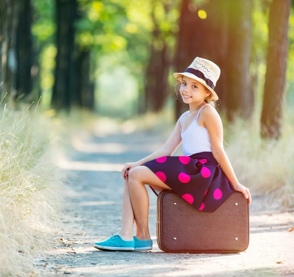 Menina com mala — Fotografia de Stock