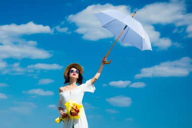 genç ve kadın ile buket şemsiye