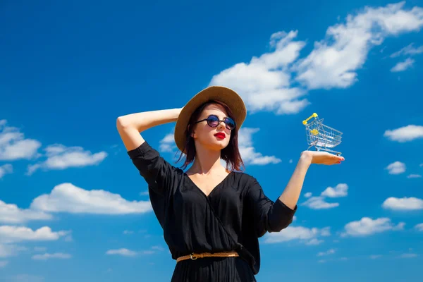 Young woman with shopping cart — Stock Photo, Image