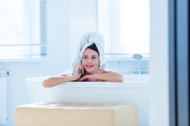 genç kadın, banyo telefonu ile