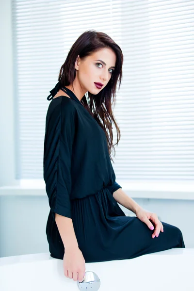 Young woman in bathroom — Stock Photo, Image