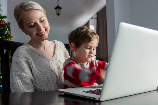 Businesswoman Child Working Laptop Home Office Pandemic — Stock Photo, Image