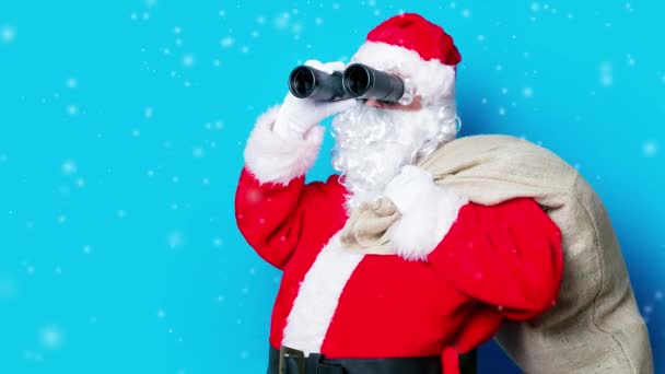 Funny Santa Claus Divertirse Con Binoculares — Vídeo de stock