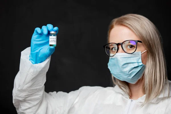 Doctor Face Mask Hold Covid Vaccine Vaccination — Stock Photo, Image