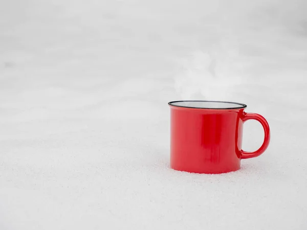 Xícara Vermelha Café Uma Neve — Fotografia de Stock