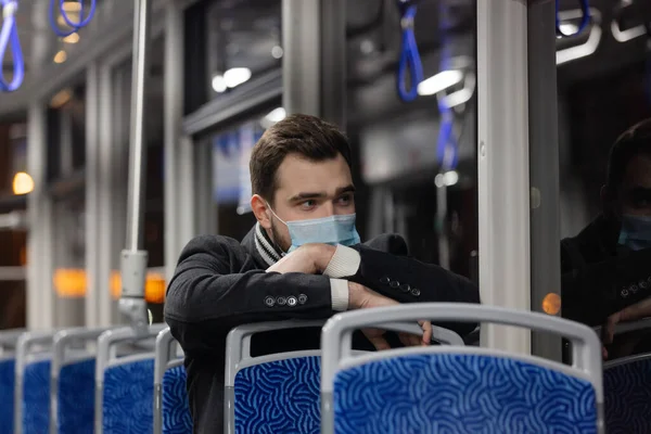Одинокий Хлопець Масці Вночі Їздить Трамваї Пандемію Польща — стокове фото