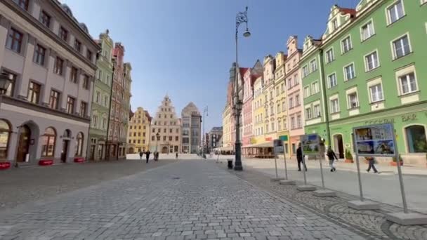 2021年3月25日波兰弗罗茨拉夫 封锁和大流行期间城市中央广场的景观 — 图库视频影像