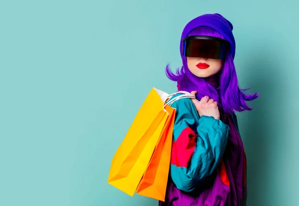 Chica Con Estilo Gafas Cyber Punk Chándal Celebrar Bolsas Compras — Foto de Stock