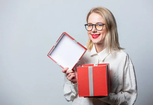 Portrait Beautiful Blonde White Shirt Gift Box White Background — Stockfoto